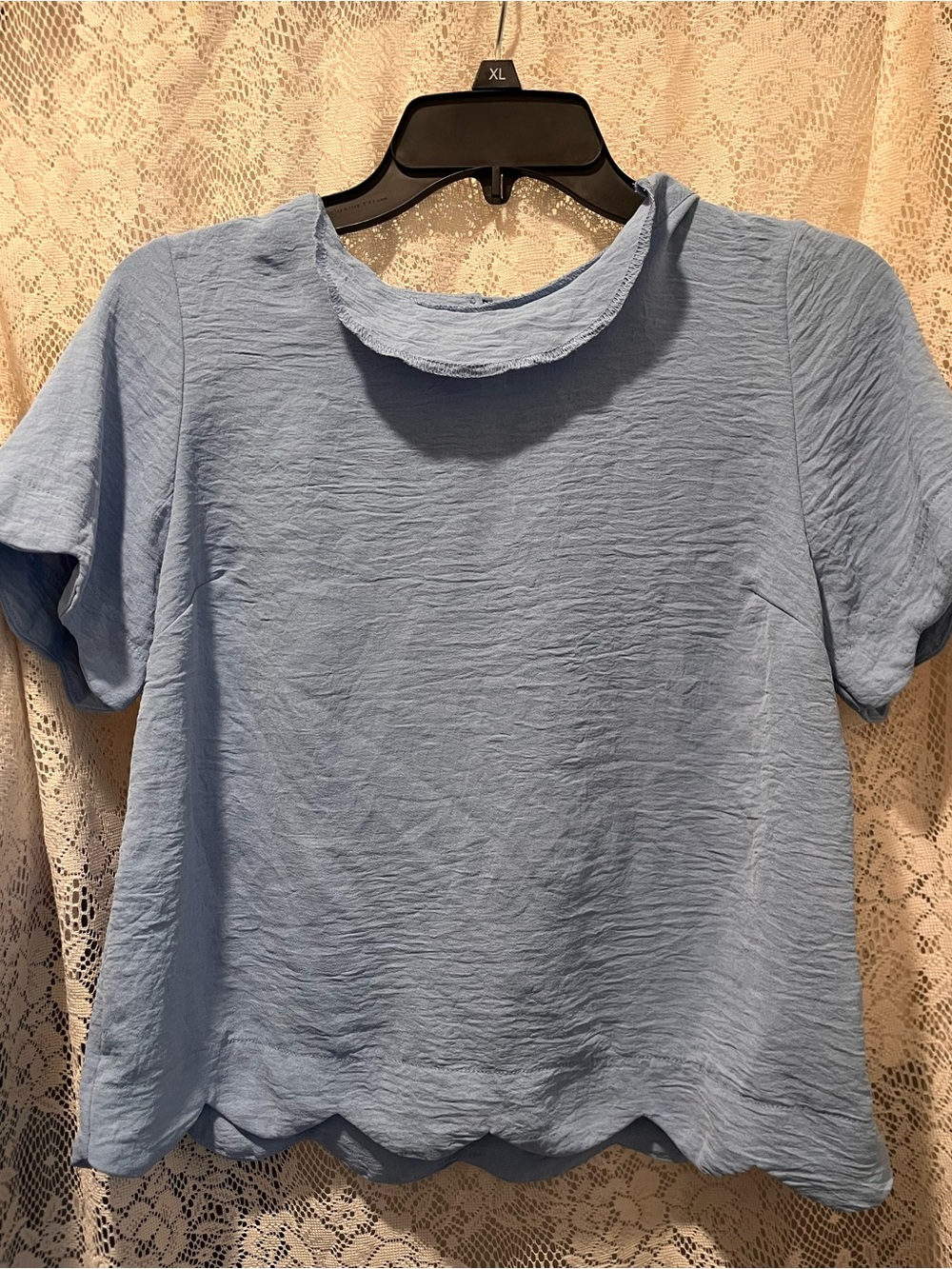 SIZE M WOMENS Light Blue Women's Scallop Hem Short Sleeve Top
